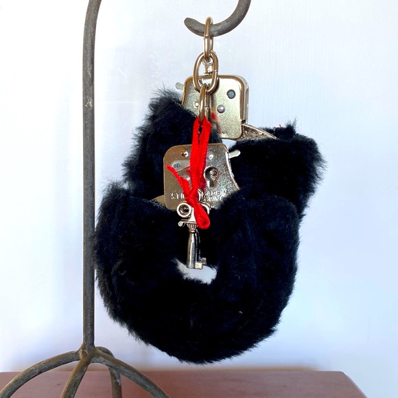 Fuzzy Metal Handcuffs with Keys in Black - Picture 1 of 3